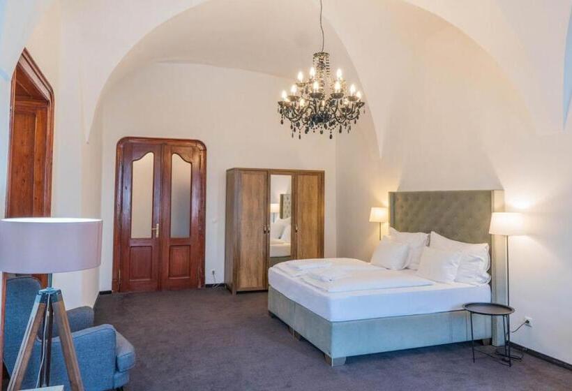 주니어 스위트, Arcade