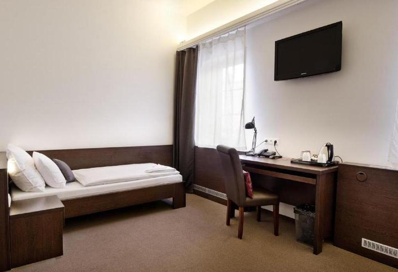 디럭스 룸, Arcade