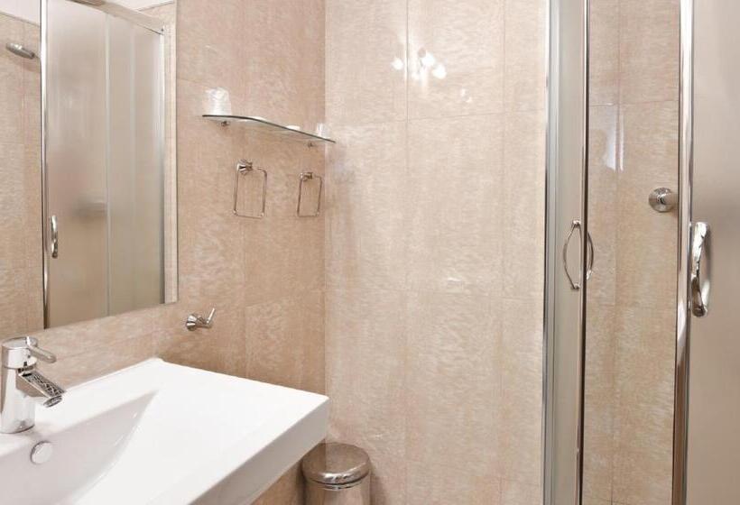 디럭스 룸, Arcade