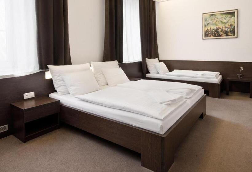 디럭스 룸, Arcade