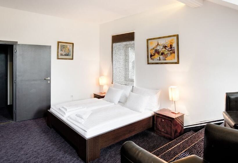 스탠다드 룸, Arcade