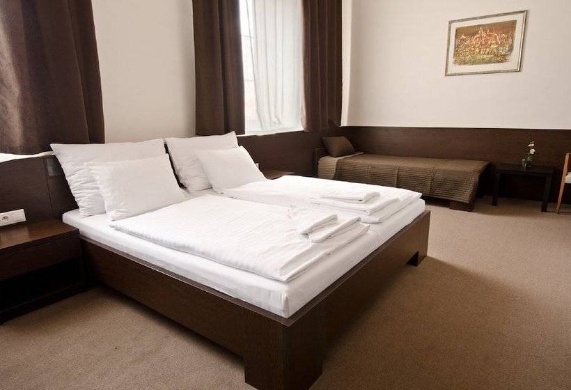 디럭스 룸, Arcade