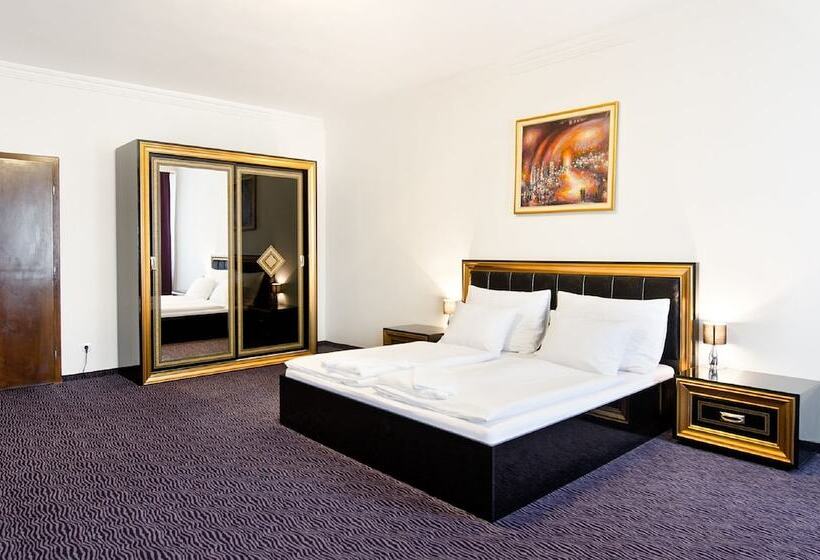 디럭스 룸, Arcade