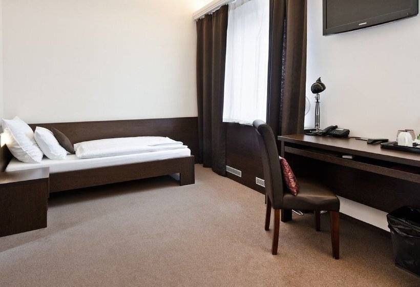 디럭스 룸, Arcade