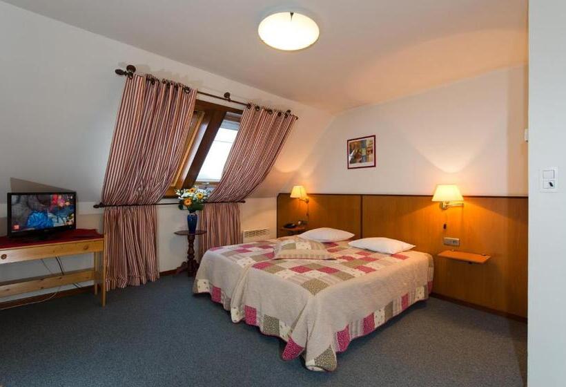 Номер Стандарт, Auberge Le Xix Eme