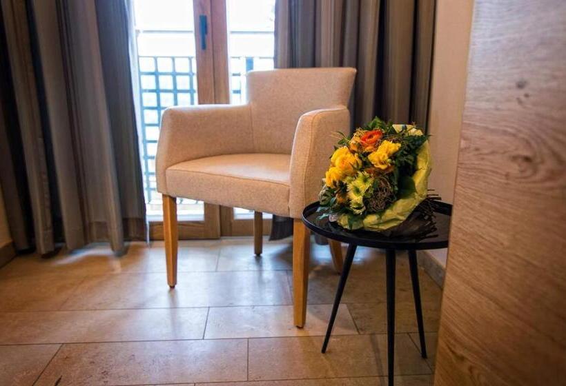 バルコニー付スイート, Burg Colmberg