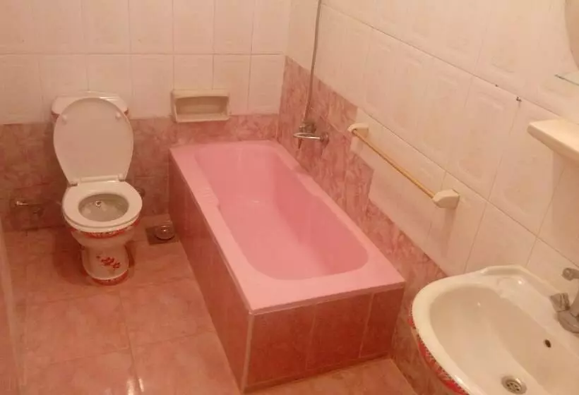 اتاق استاندارد یک نفره, Cairo Moon Hostel