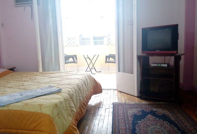 اتاق استاندارد یک نفره, Cairo Moon Hostel