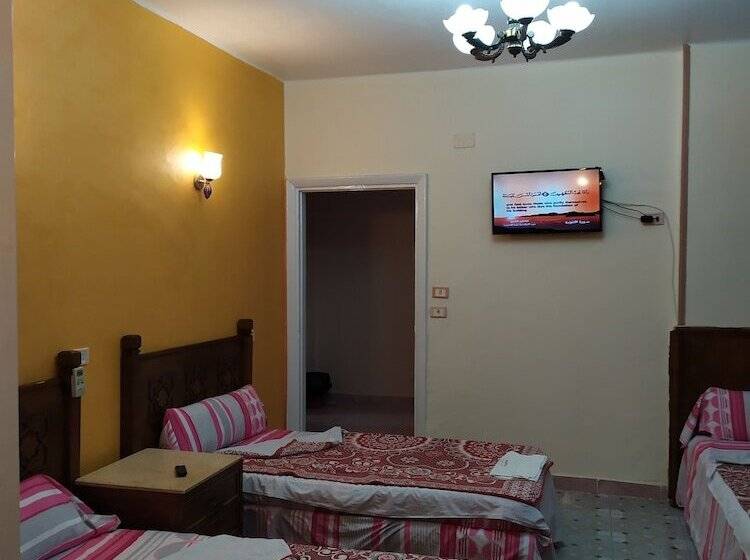 اتاق استاندارد سه نفره, Cairo Moon Hostel