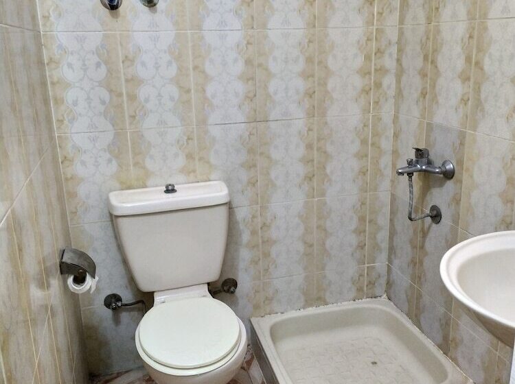 اتاق استاندارد چهار تخته, Cairo Moon Hostel