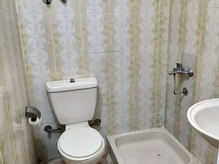 اتاق استاندارد چهار تخته, Cairo Moon Hostel