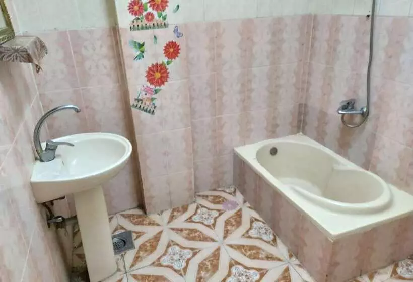 اتاق استاندارد چهار تخته, Cairo Moon Hostel