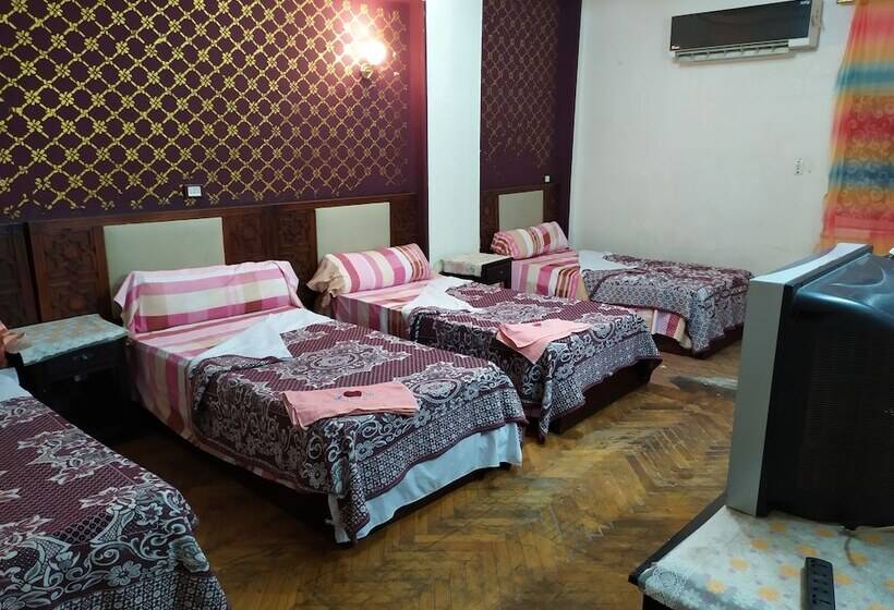 اتاق استاندارد چهار تخته, Cairo Moon Hostel