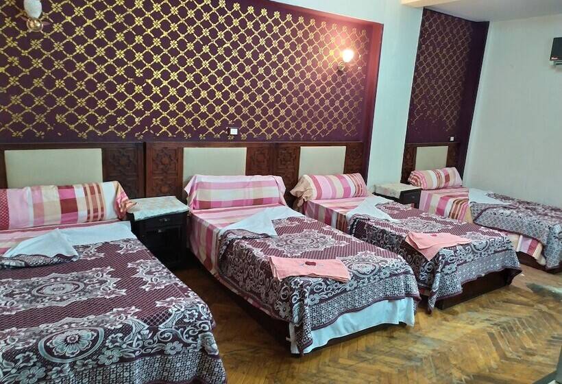 اتاق استاندارد چهار تخته, Cairo Moon Hostel