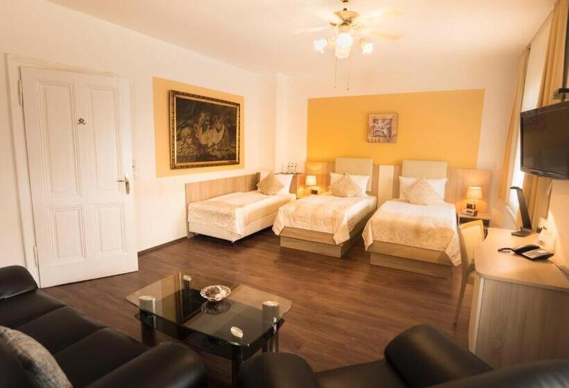 חדר סטנדרט לשלושה, Carlton Mayfair