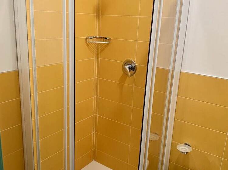 غرفة قياسية فردية, Centrale