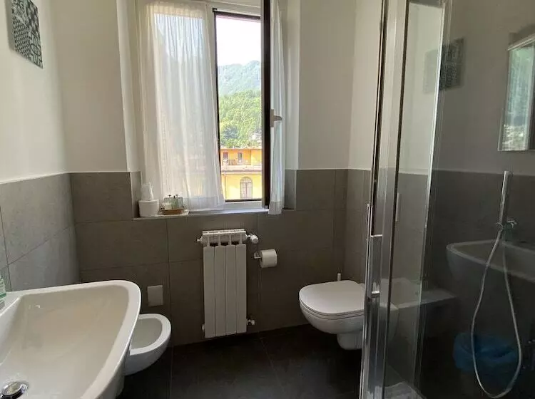 Standard Kolmen Hengen Huone, Centrale
