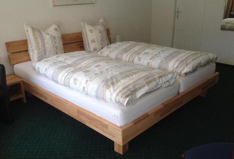 Номер Стандарт, Hahnenblick