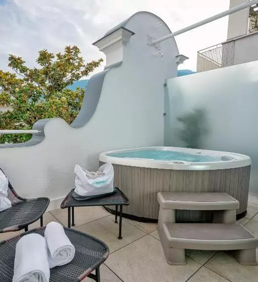 バスタブ付きスーペリアールーム, Boutique Hotel Imperialart