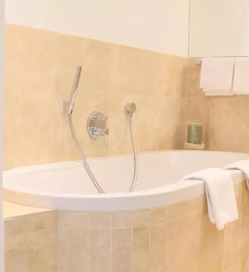 バスタブ付きスーペリアールーム, Boutique Hotel Imperialart