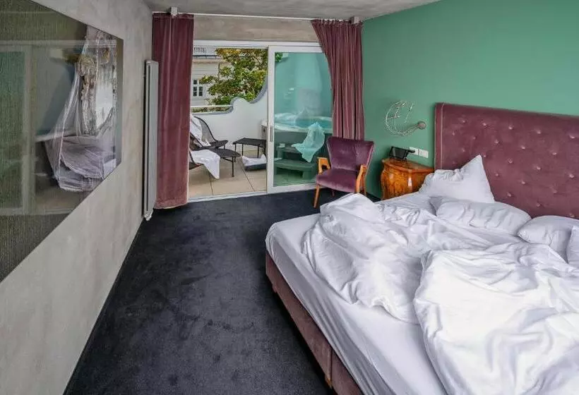 バスタブ付きスーペリアールーム, Boutique Hotel Imperialart