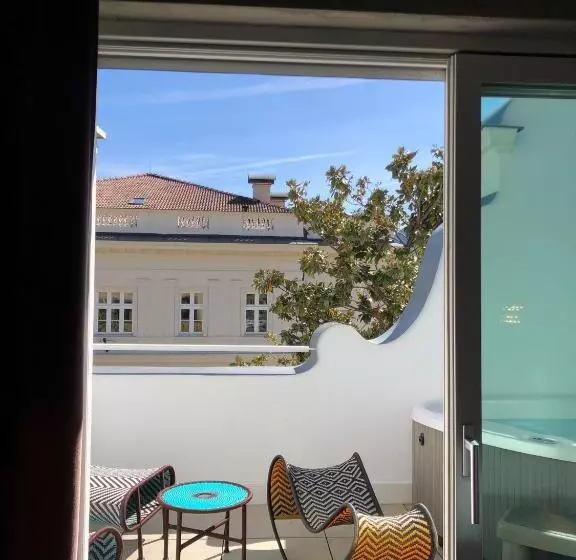 バスタブ付きスーペリアールーム, Boutique Hotel Imperialart