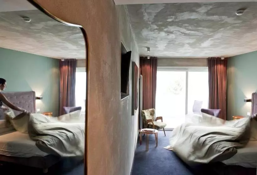 バスタブ付きスーペリアールーム, Boutique Hotel Imperialart
