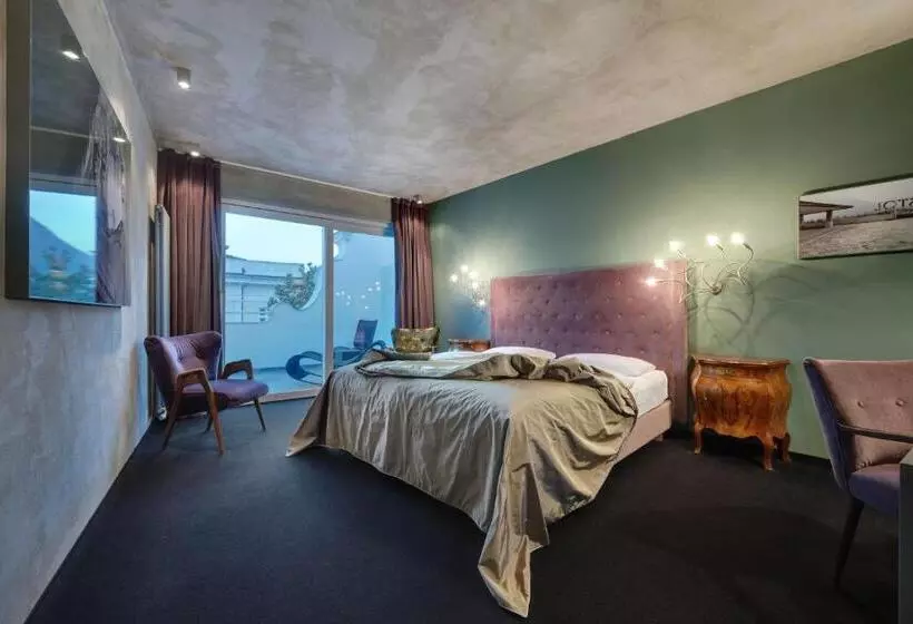 バスタブ付きスーペリアールーム, Boutique Hotel Imperialart