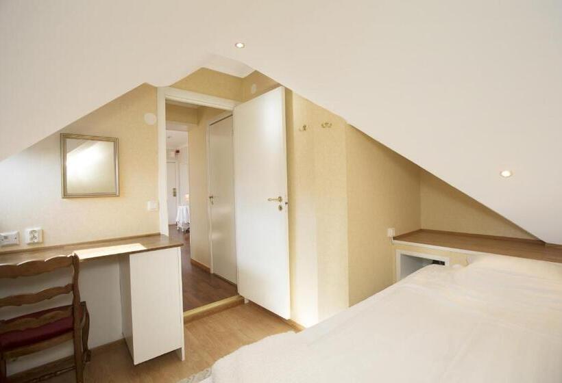 اتاق استاندارد سه تخته با بالکن, L Breda Blick