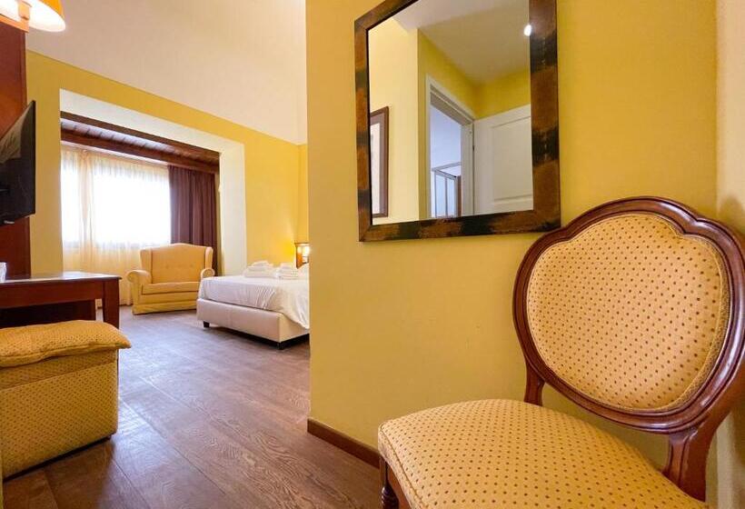 주니어 스위트, La Plumeria