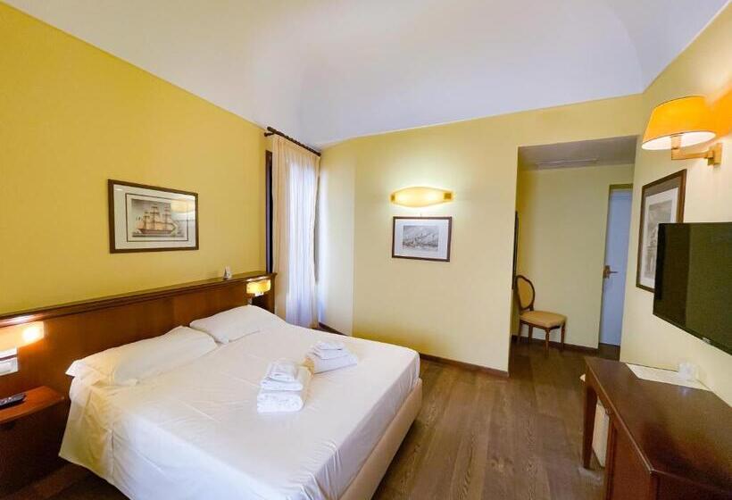 주니어 스위트, La Plumeria