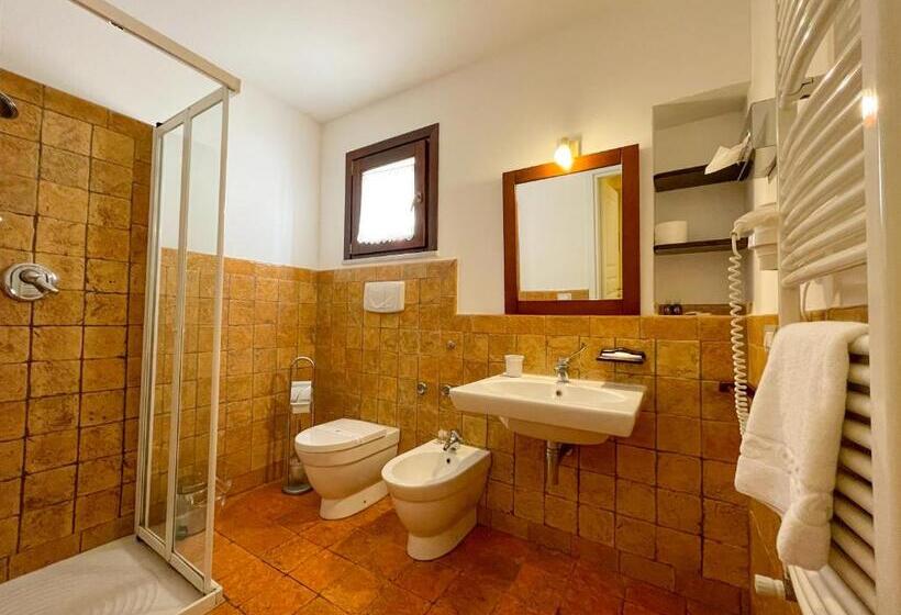 주니어 스위트, La Plumeria