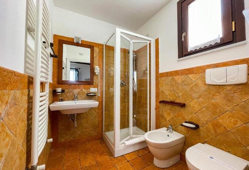 주니어 스위트, La Plumeria