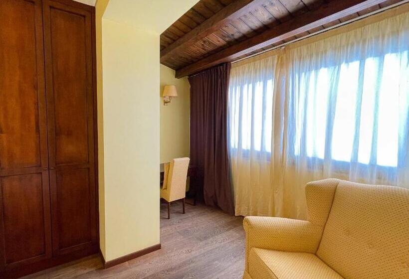 주니어 스위트, La Plumeria