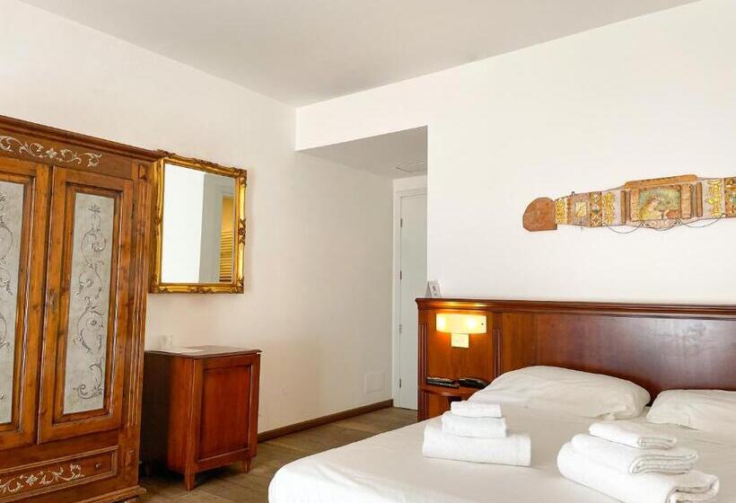 디럭스 주니어 스위트, La Plumeria