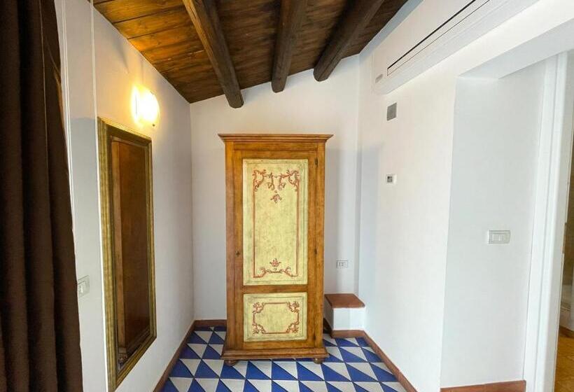 테라스 주니어 스위트, La Plumeria