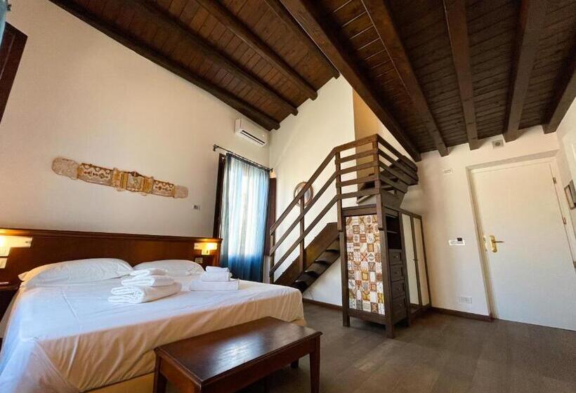 주니어 스위트, La Plumeria