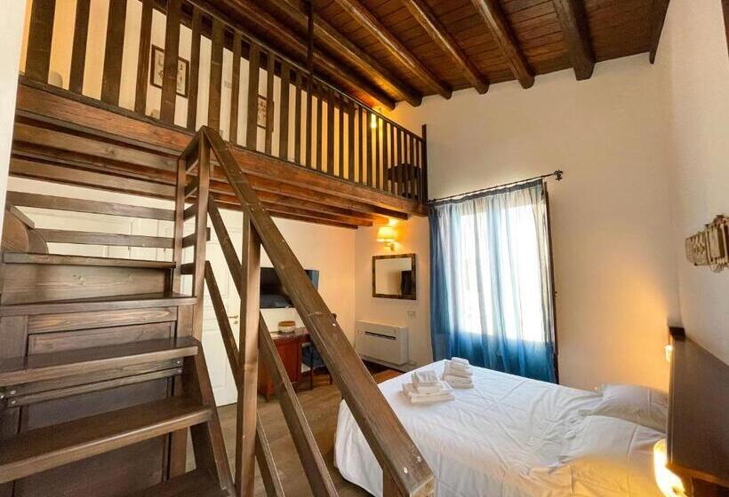 주니어 스위트, La Plumeria