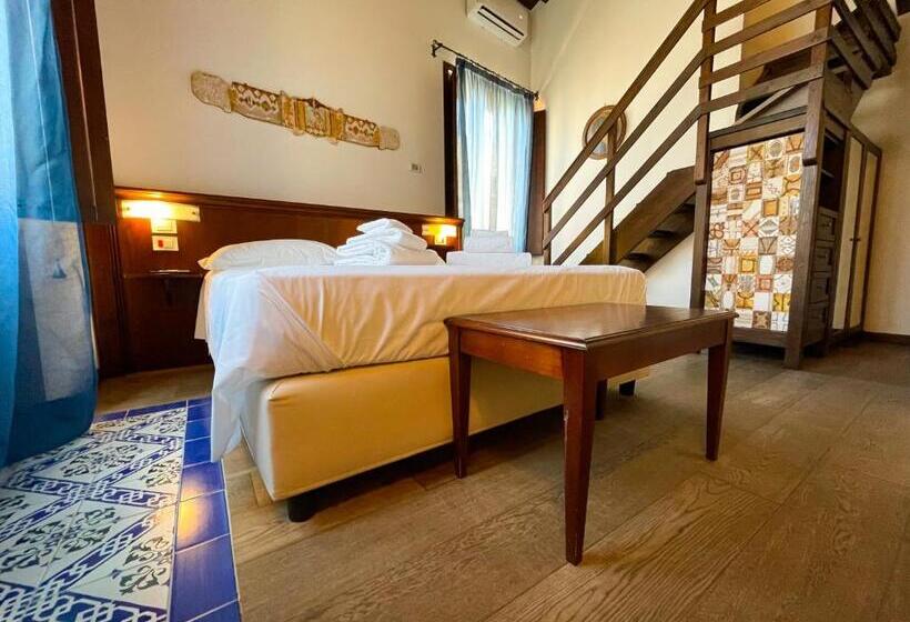 주니어 스위트, La Plumeria