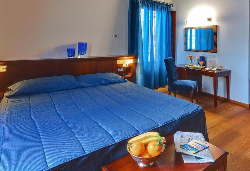 주니어 스위트, La Plumeria