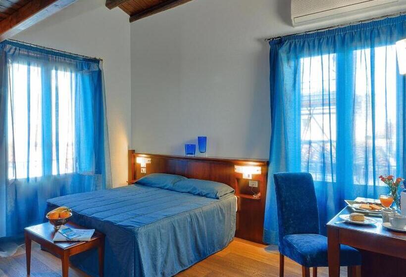 주니어 스위트, La Plumeria