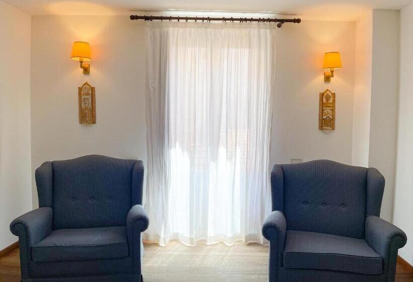سوییت جونیور لوکس, La Plumeria