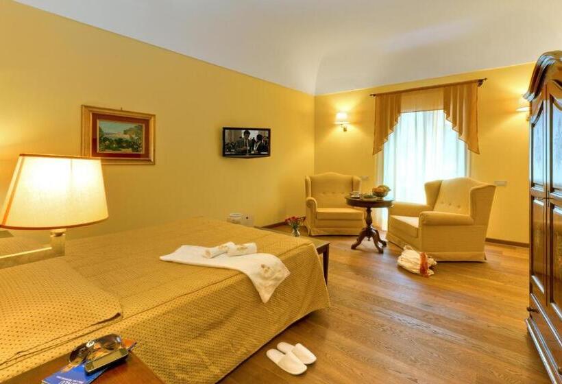 디럭스 주니어 스위트, La Plumeria