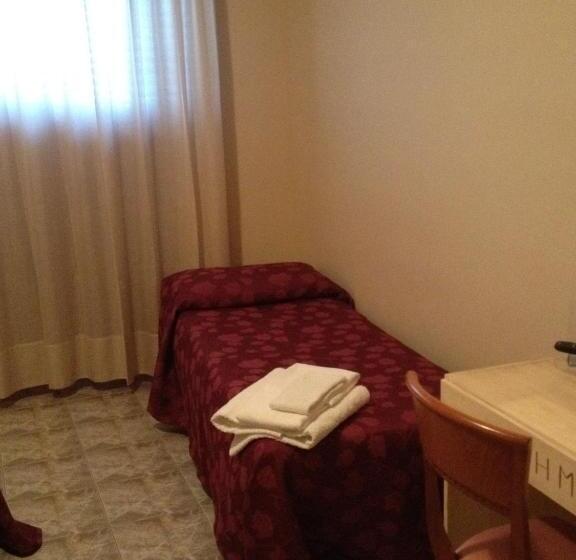 غرفة قياسية ثلاثية, Mediterraneo