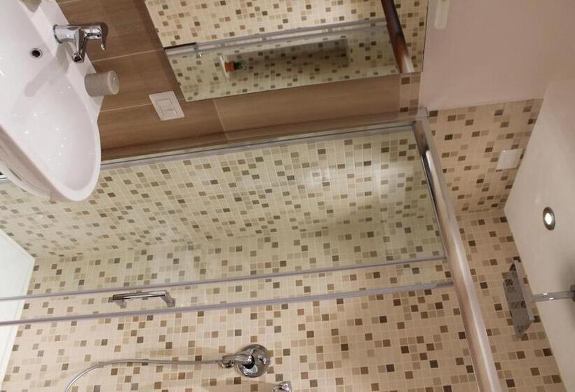 غرفة قياسية رباعية, Mediterraneo