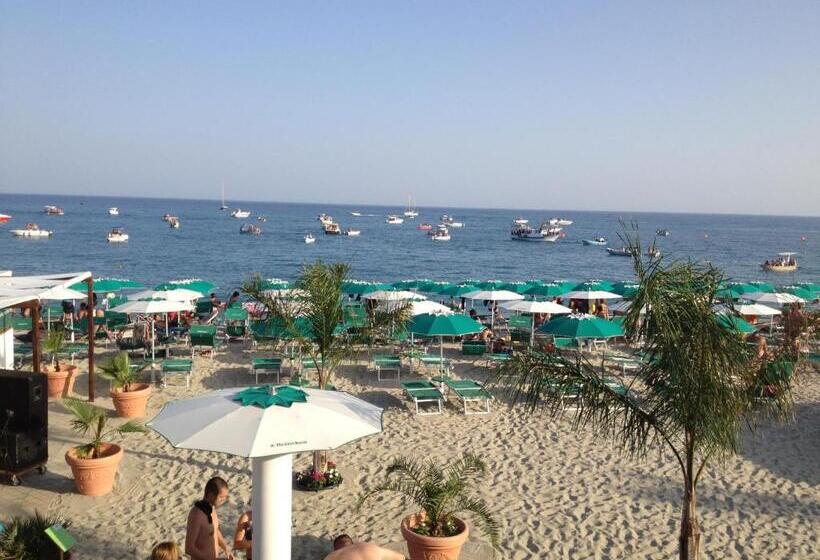 غرفة سوبيريور مطلّة علي البحر مزودة بشُرفة, Mediterraneo