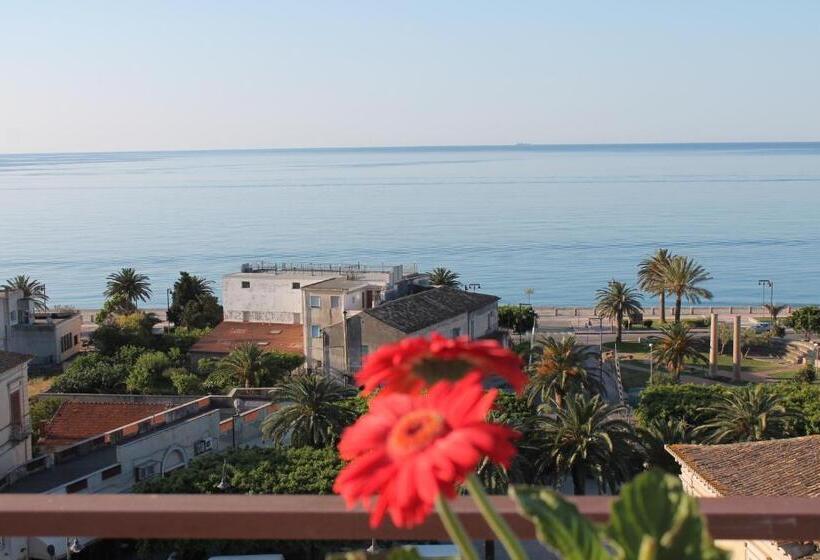 غرفة سوبيريور مطلّة علي البحر مزودة بشُرفة, Mediterraneo