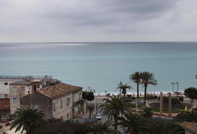 غرفة سوبيريور مطلّة علي البحر مزودة بشُرفة, Mediterraneo