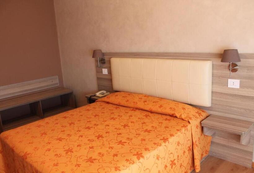 غرفة قياسية مطلّة علي البحر, Mediterraneo