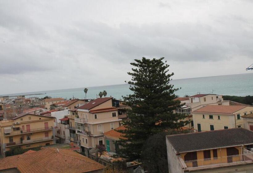 غرفة أساسية, Mediterraneo